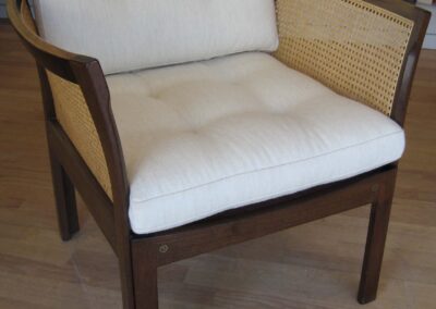 Armstol med løse hynder